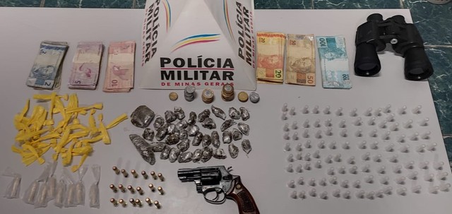 Operação policial resulta na prisão de suspeito e apreensão de drogas em Além Paraíba