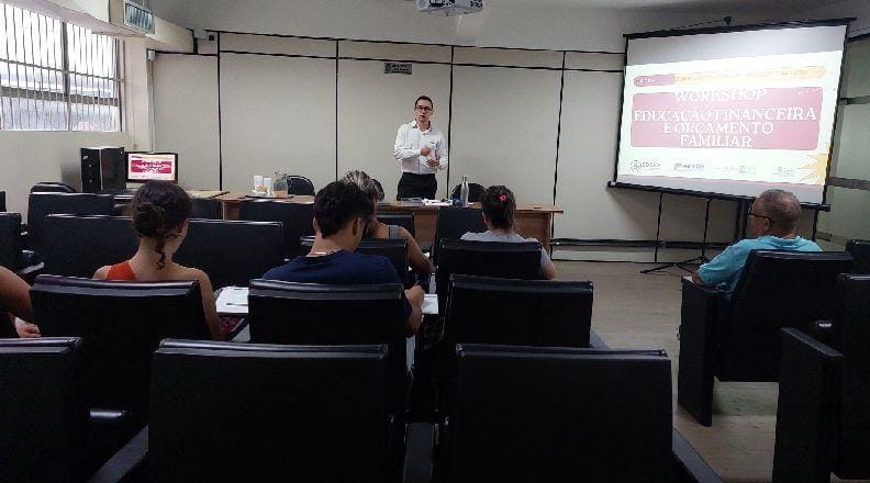 Em março, quase 40 pessoas participaram de workshop sobre educação financeira no Procon de Juiz de Fora