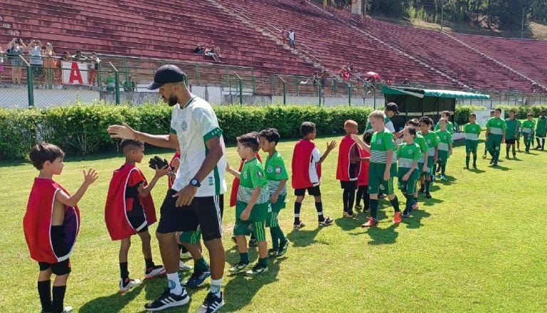 Estádio Municipal Radialista Mário Helênio recebe o Festival Bom de Bola neste domingo, em Juiz de Fora