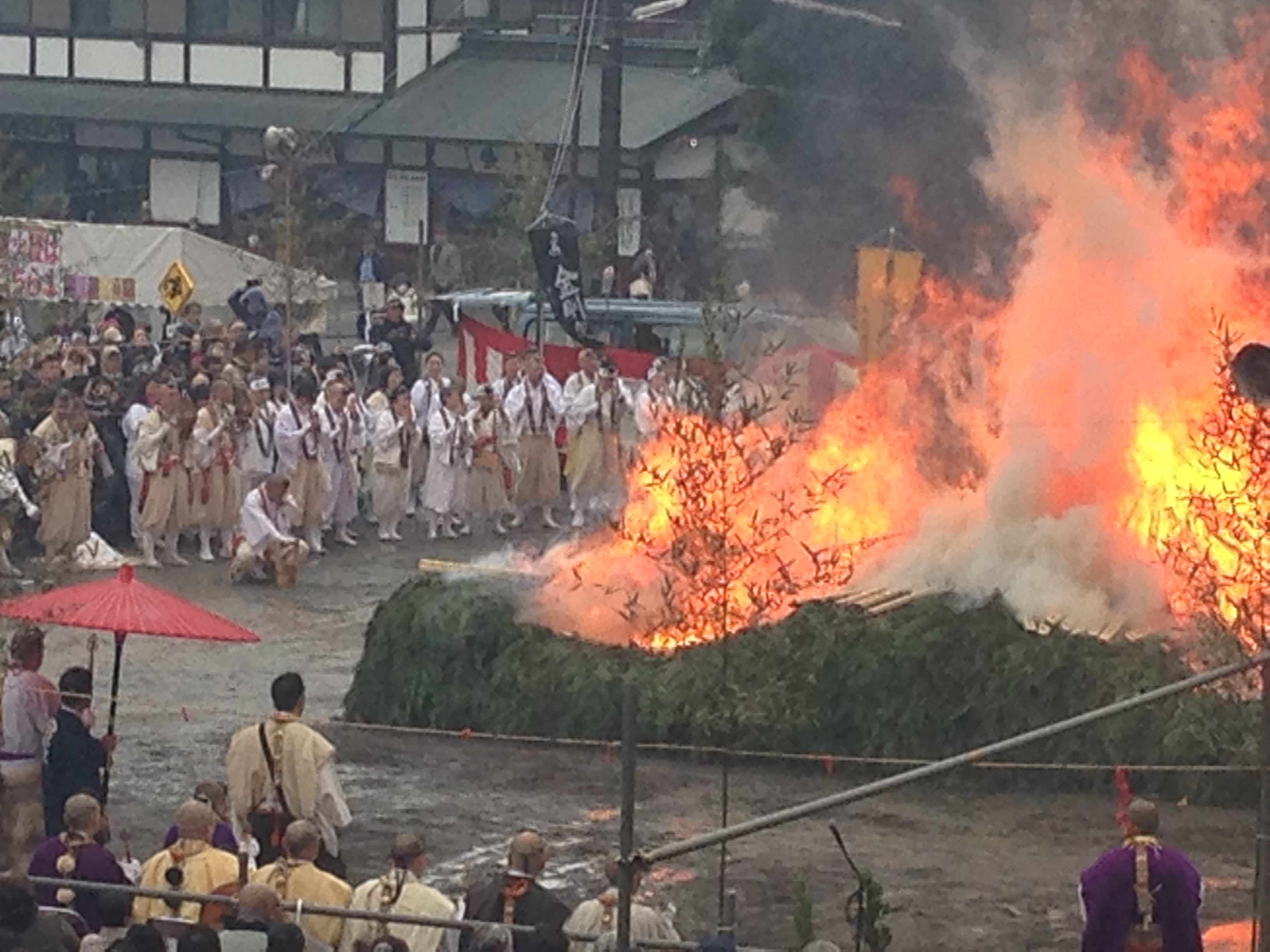 Firewalking at Mt. Takao-a dramatic way to purify – Jigsaw Japan