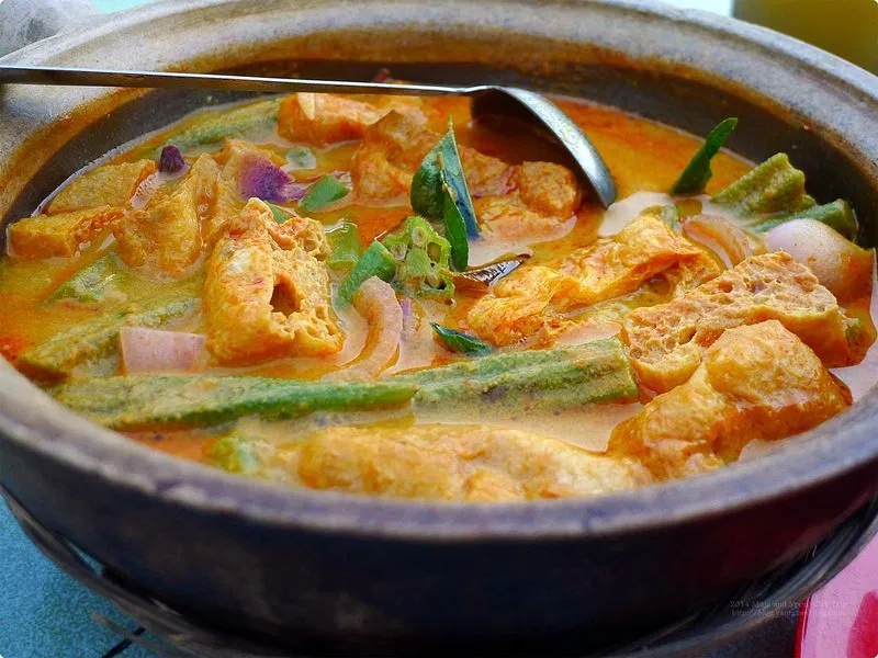 [馬新食誌] 77咖喱蔬菜煲與洪記燒雞翅膀(6) -食得福美食中心 在地人的食堂 網羅各式平價美味小吃 77 Curry Vegetable Pot and Hong Kee Baked Chicken Wings(6), Johor Bahru