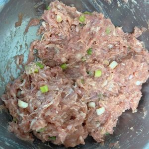 攪拌完成的肉餡