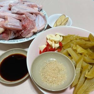 酸菜雞材料