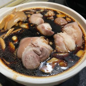 放入豬腳