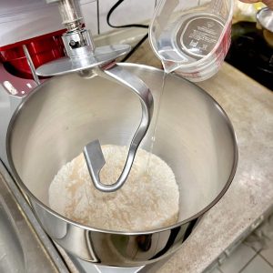 放進麵團機&加水