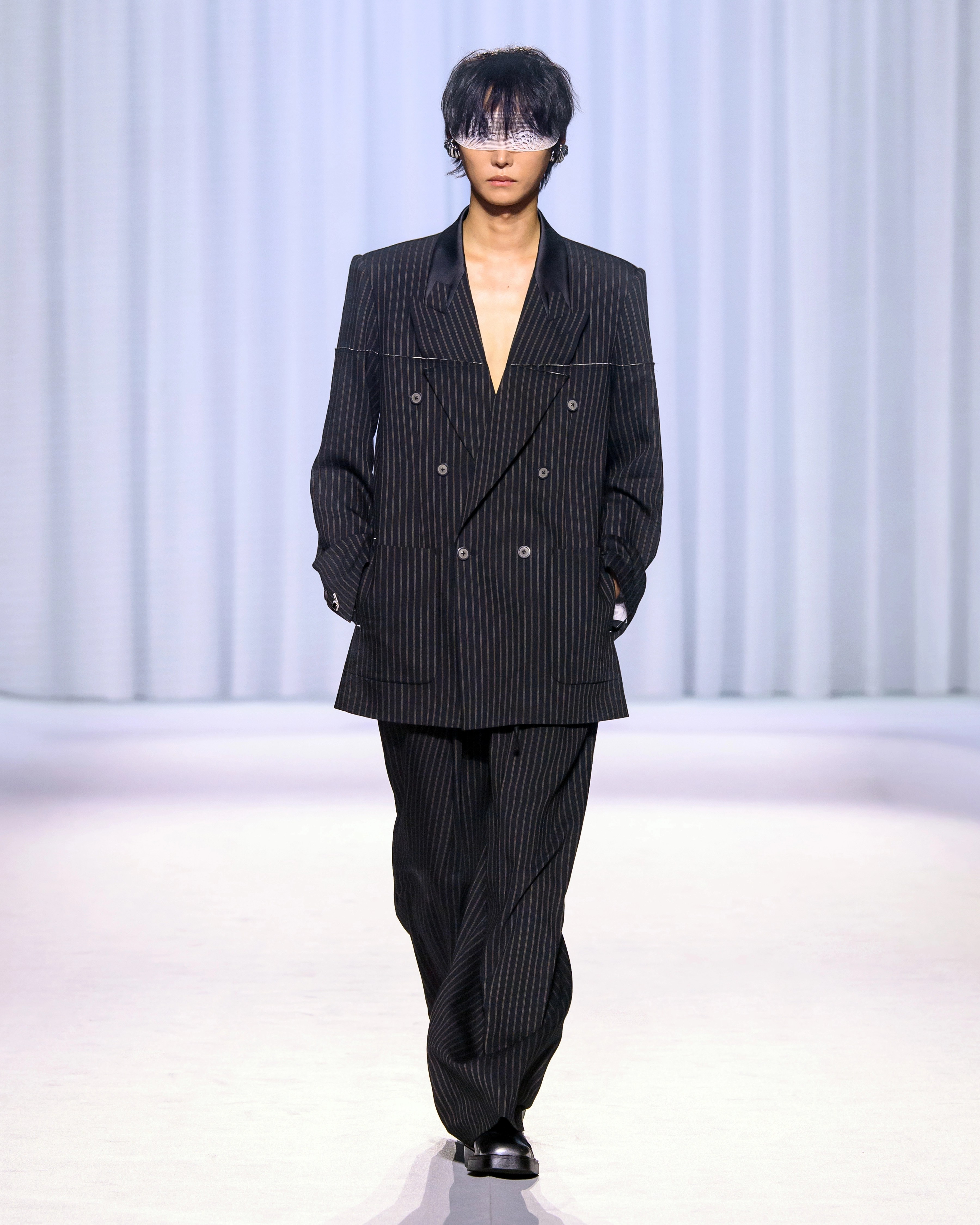 Seoul Fashion Week volume silhouette — Münn 2026 F/W, contemporary Korean designer