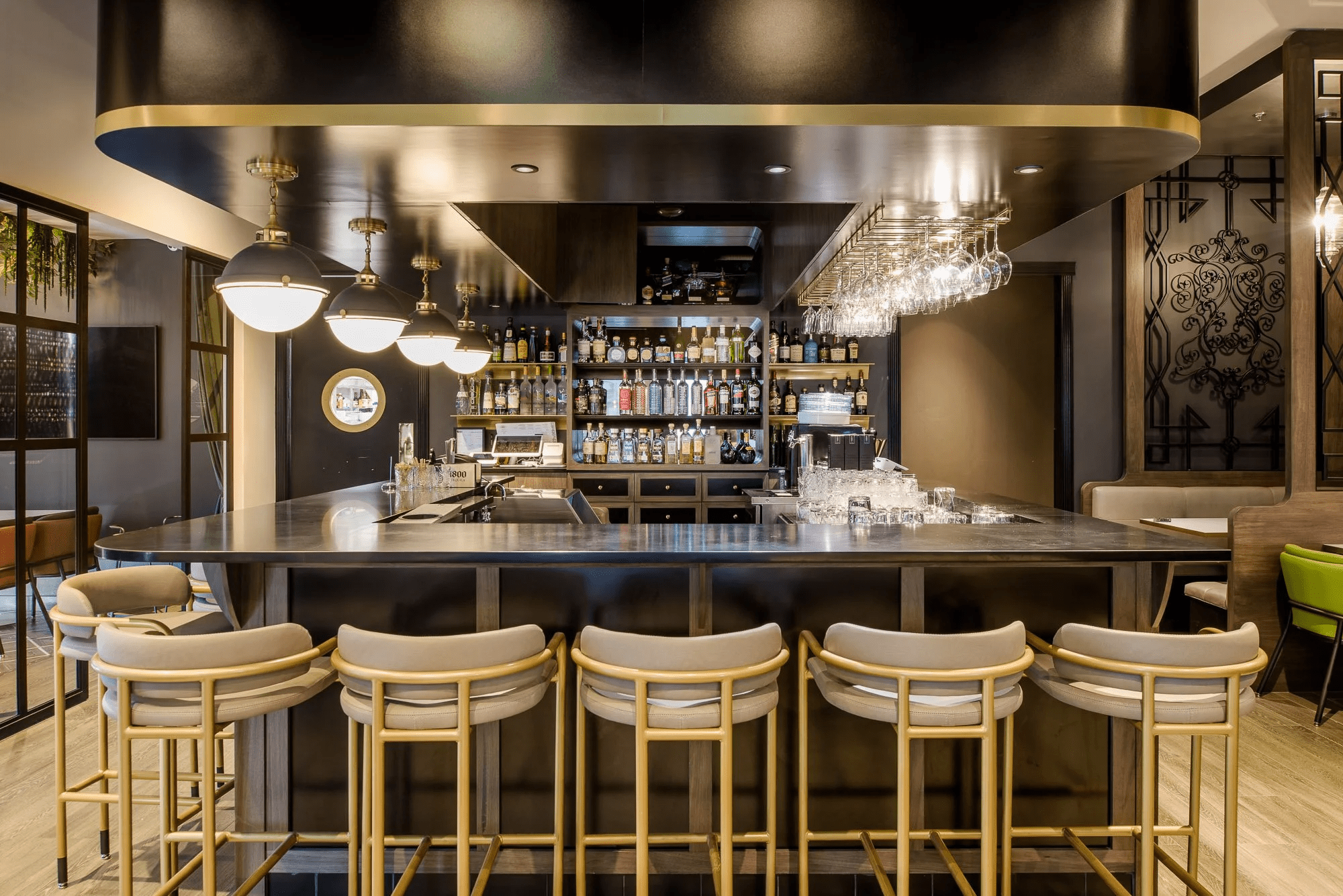 Restaurant ventilation and exhaust system