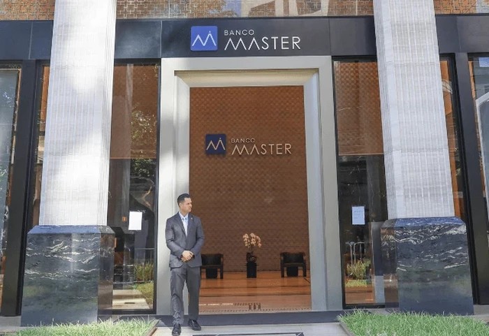 Fachada do Banco Master