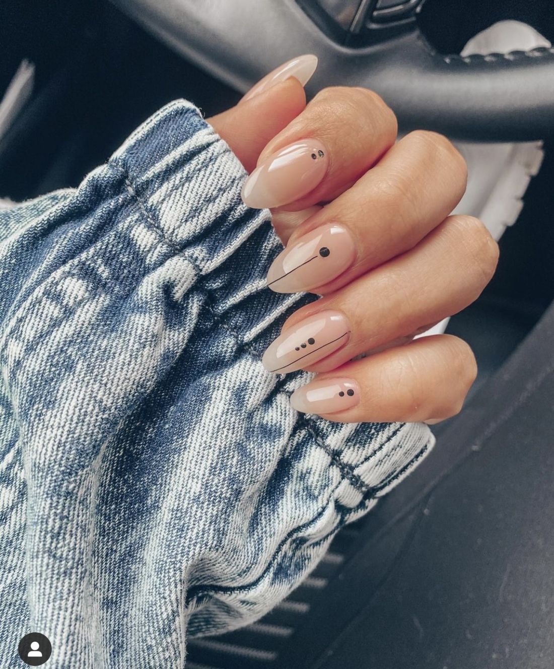 Minimalist Metallic Gradient Nails That Shine