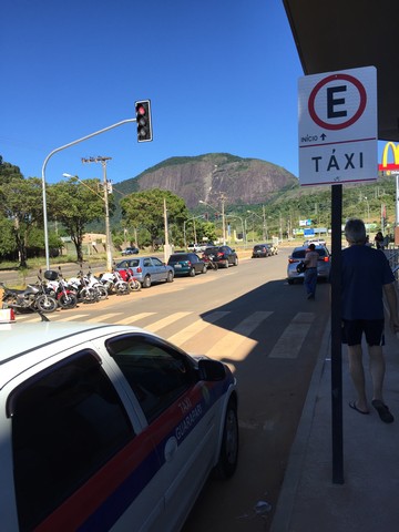Ponto de táxi na porta