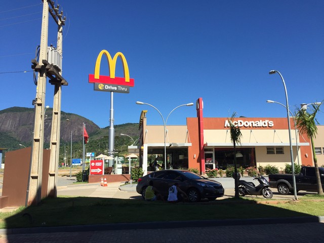 McDonald´s ao lado - vista lateral