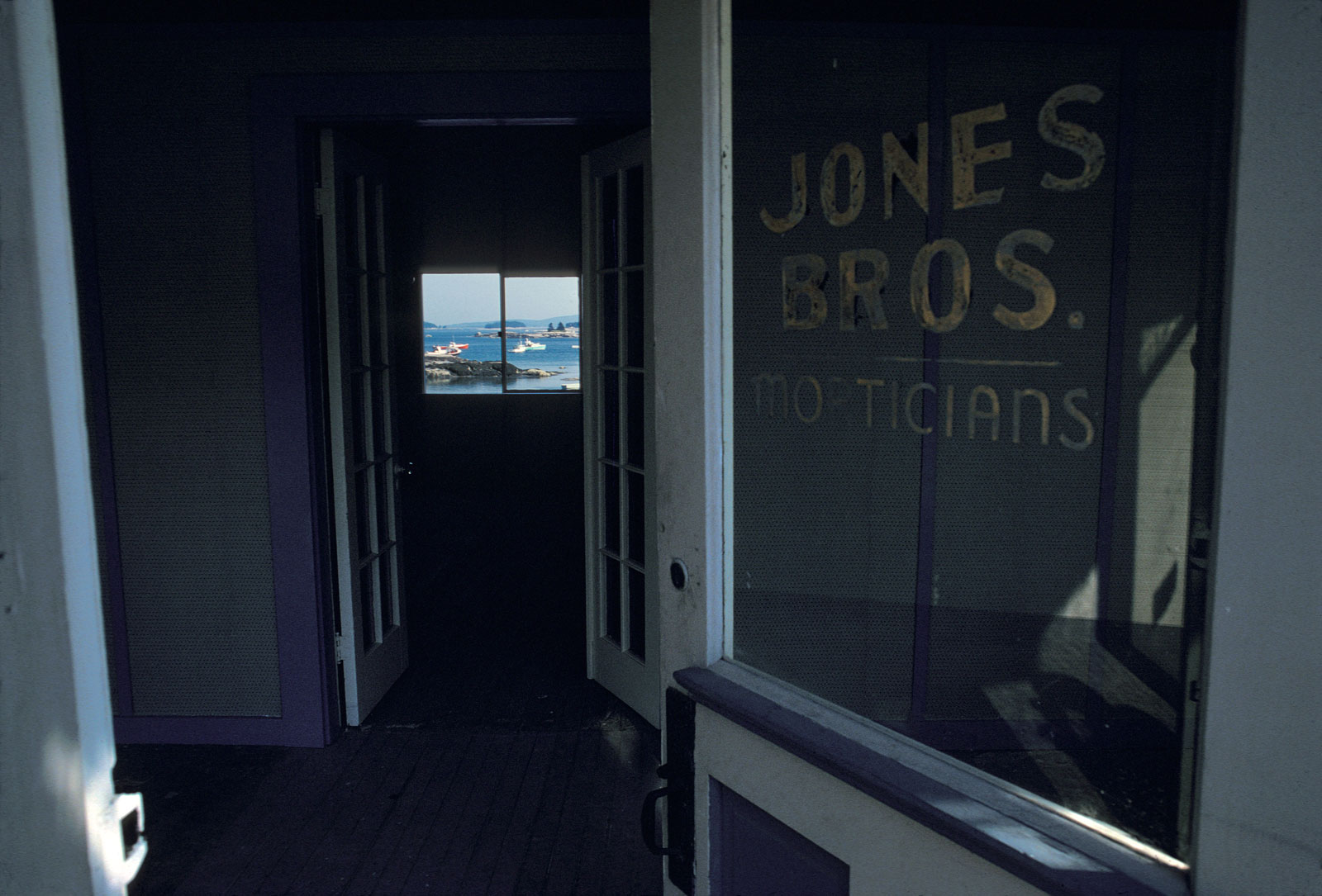 Jones Bros, photo by Joel Mason