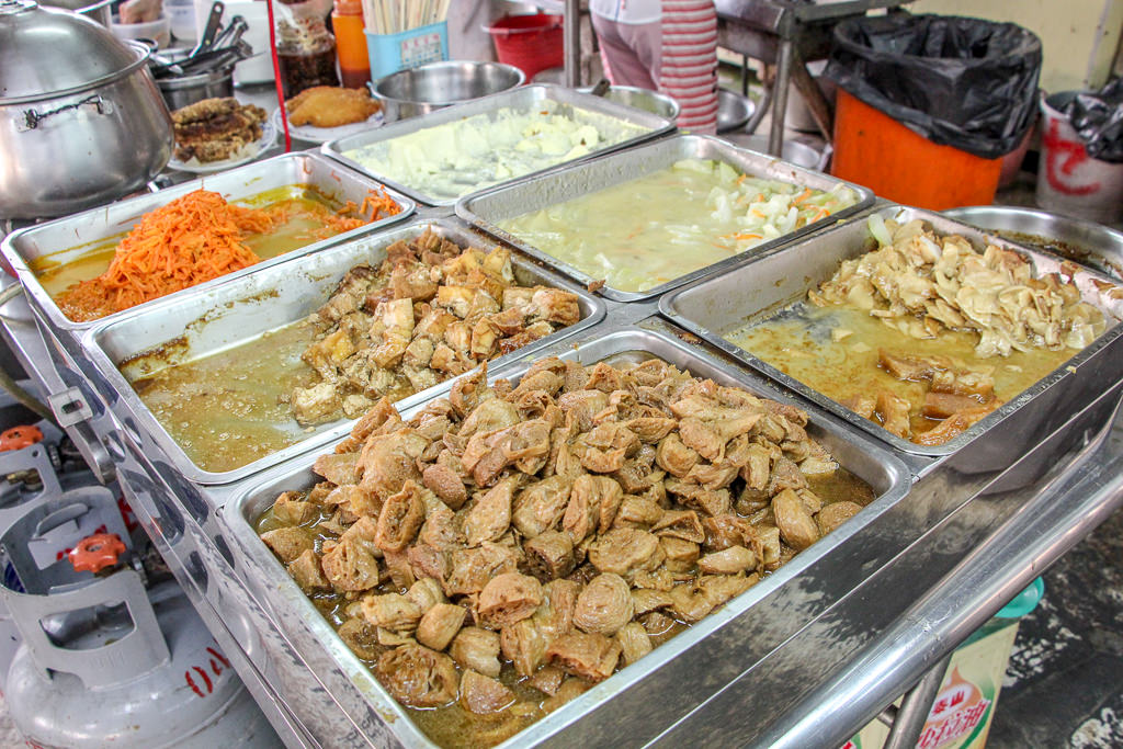 彰化市，彰南控肉飯，外出能夠簡單吃粗飽最重要!