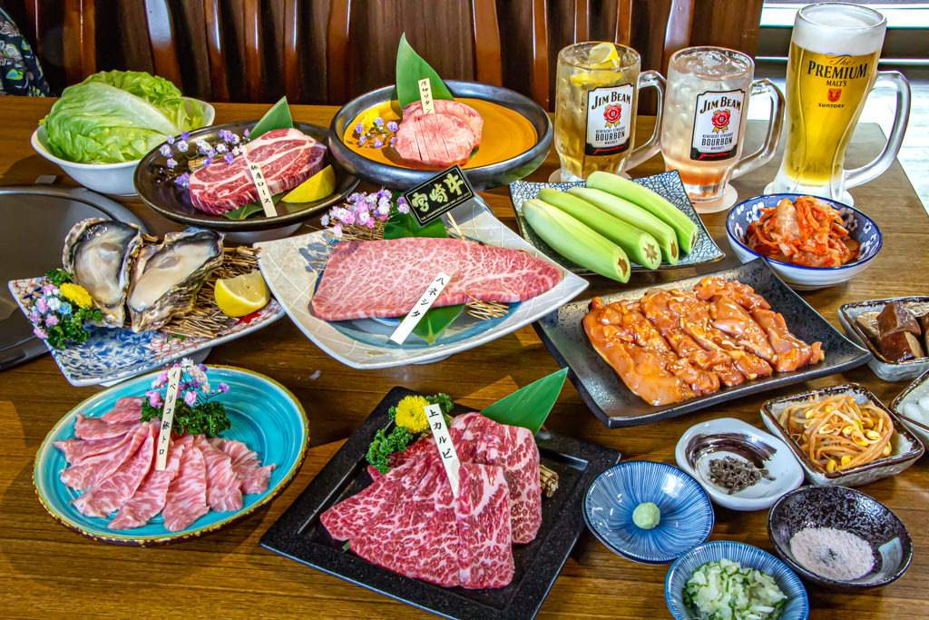 台中燒肉推薦，30年老店-赤坂屋日式燒肉，高級食材專人代烤不失敗。