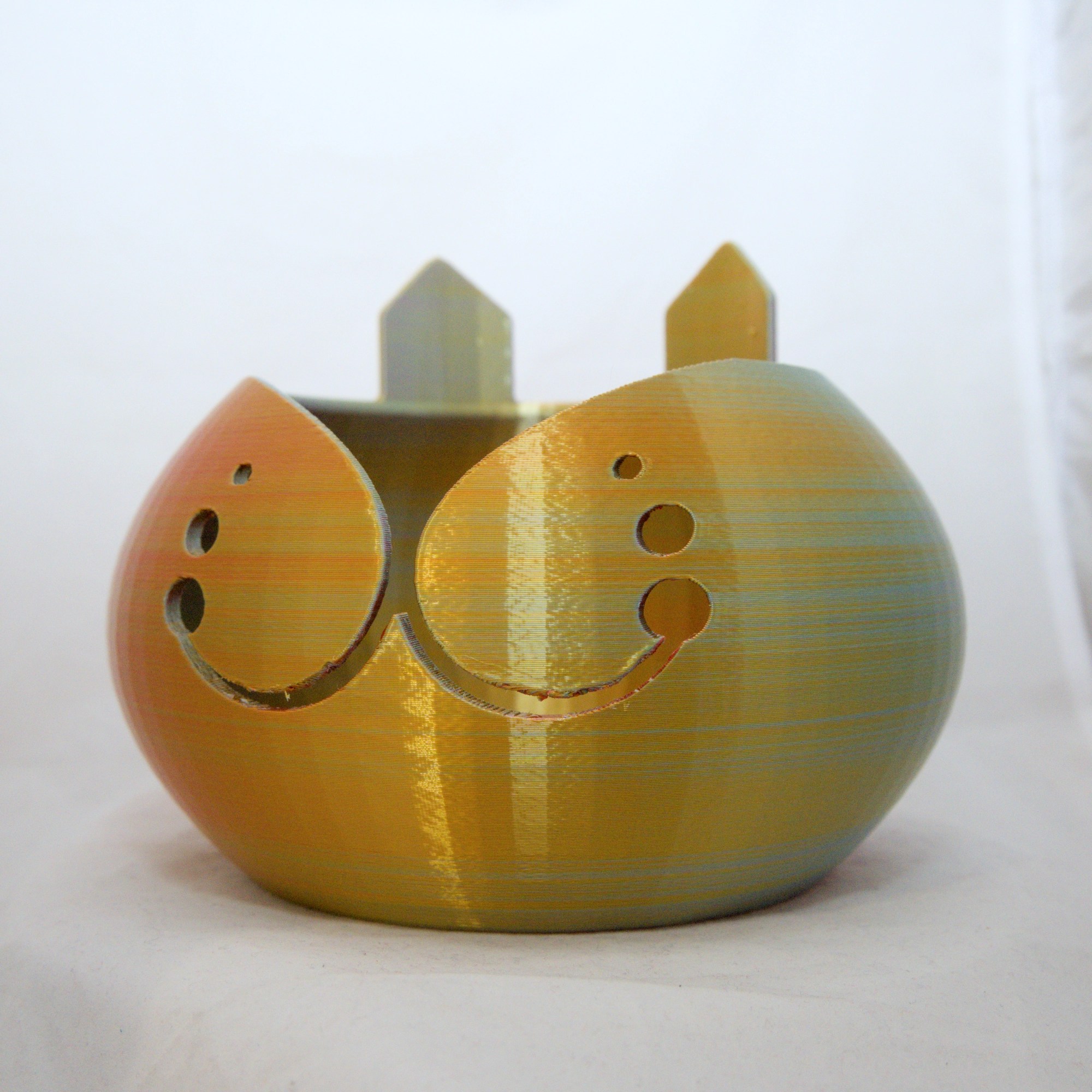 3D printed cat bowl with two yarn guides