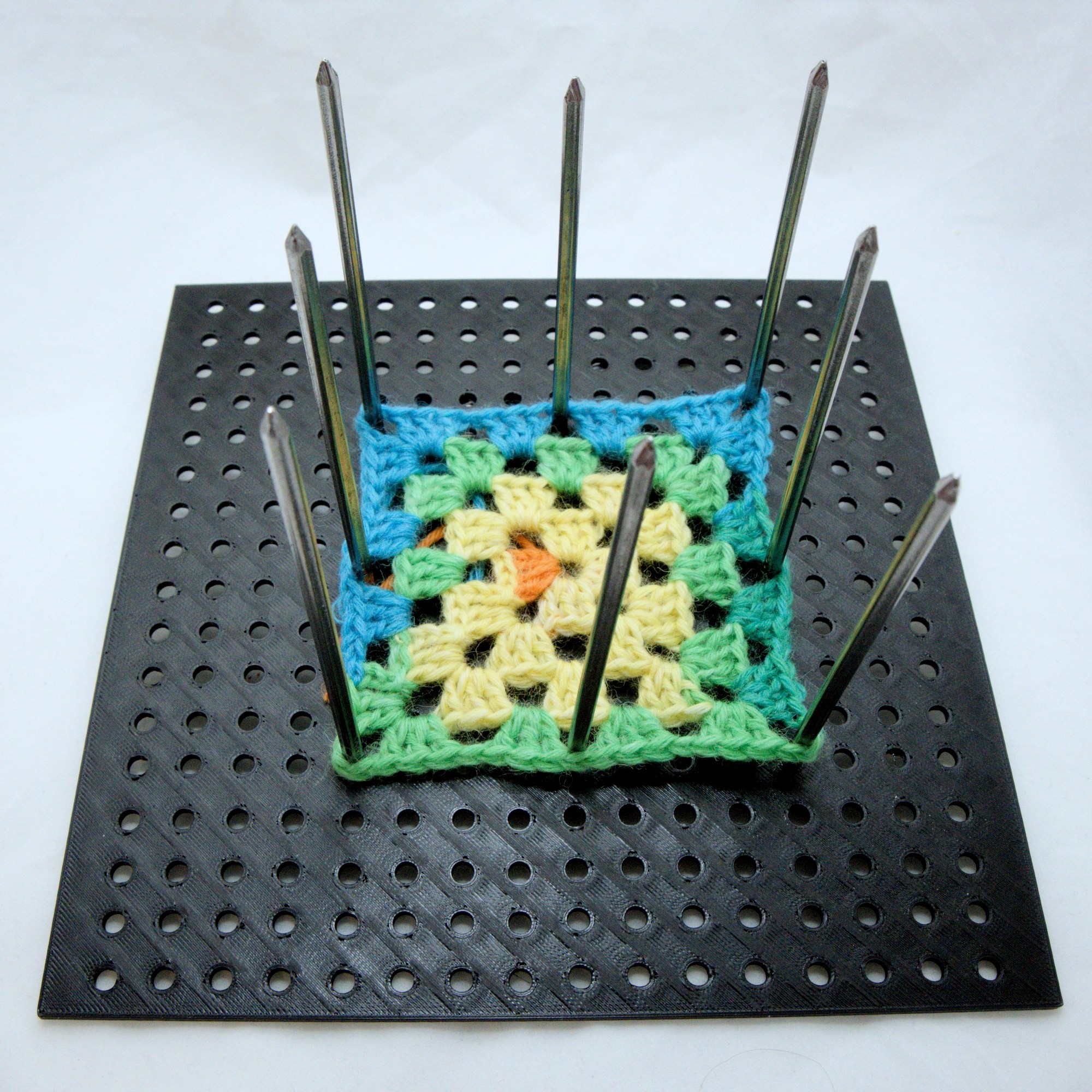 Pingotusalusta isoäidinneliöille ja afrikankukille