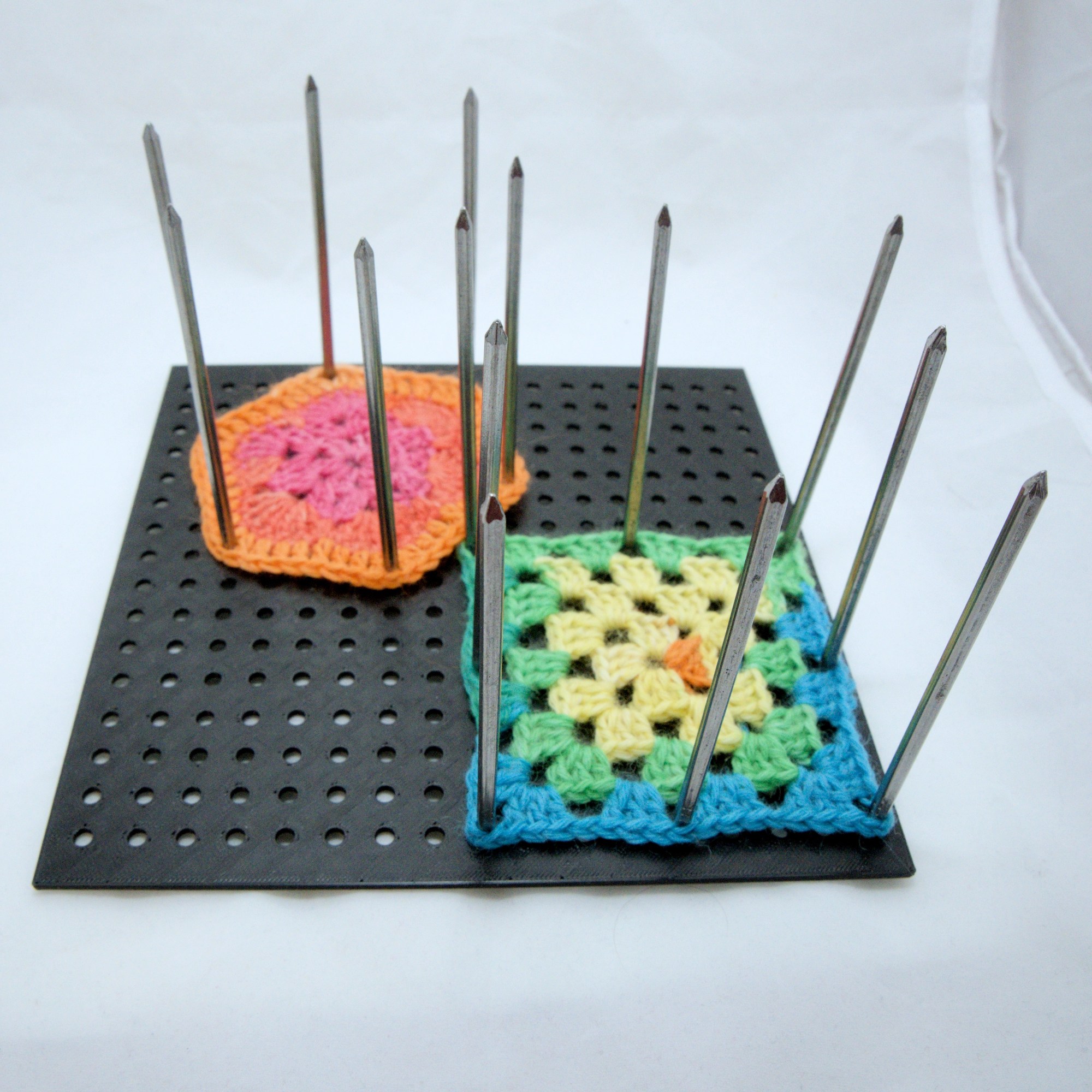 Pingotusalusta isoäidinneliöille ja afrikankukille