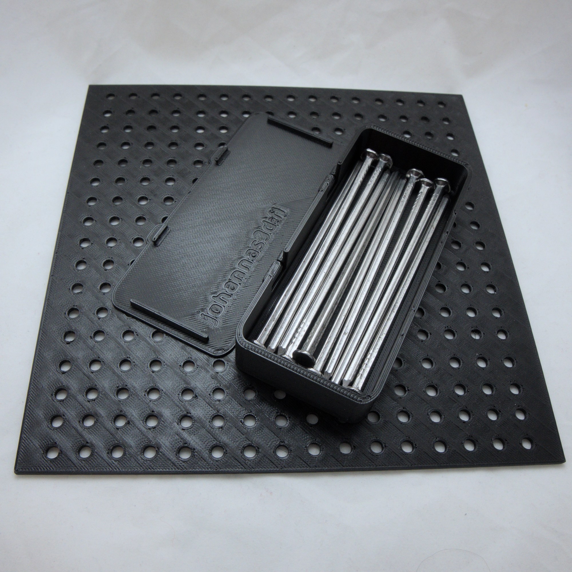 Pingotusalusta isoäidinneliöille ja afrikankukille