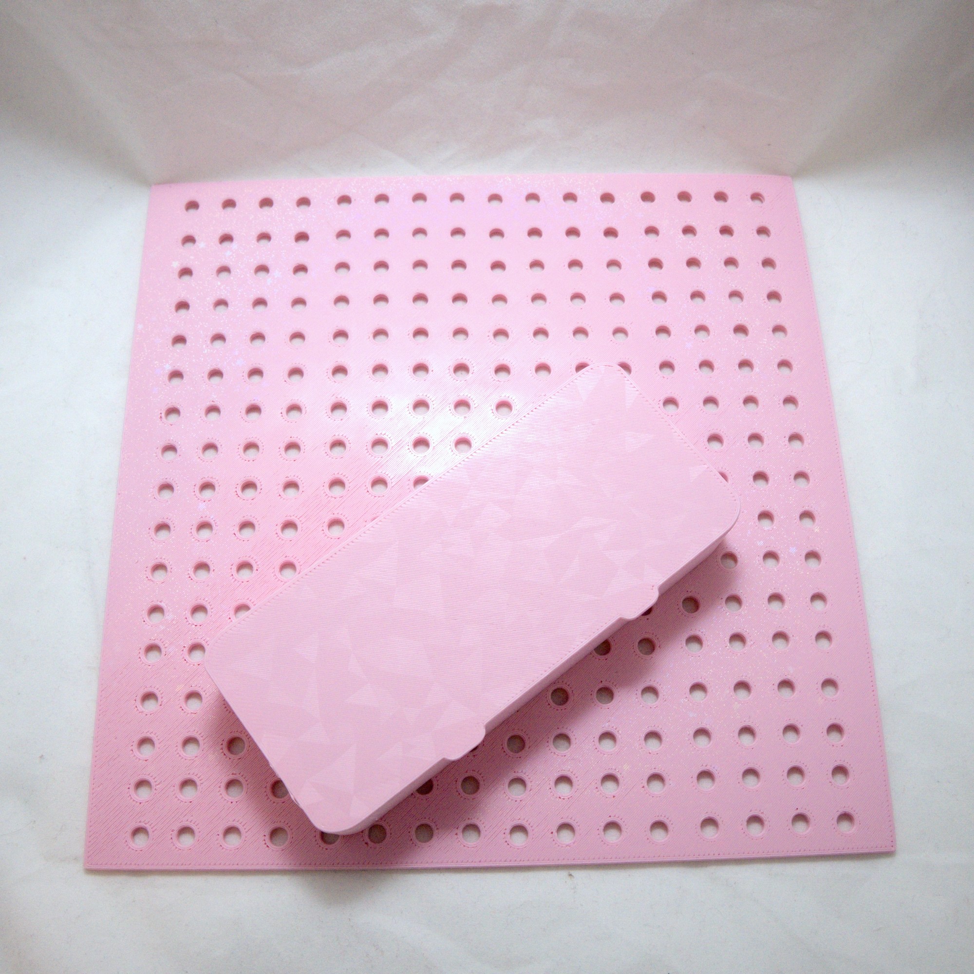 Pingotusalusta isoäidinneliöille ja afrikankukille