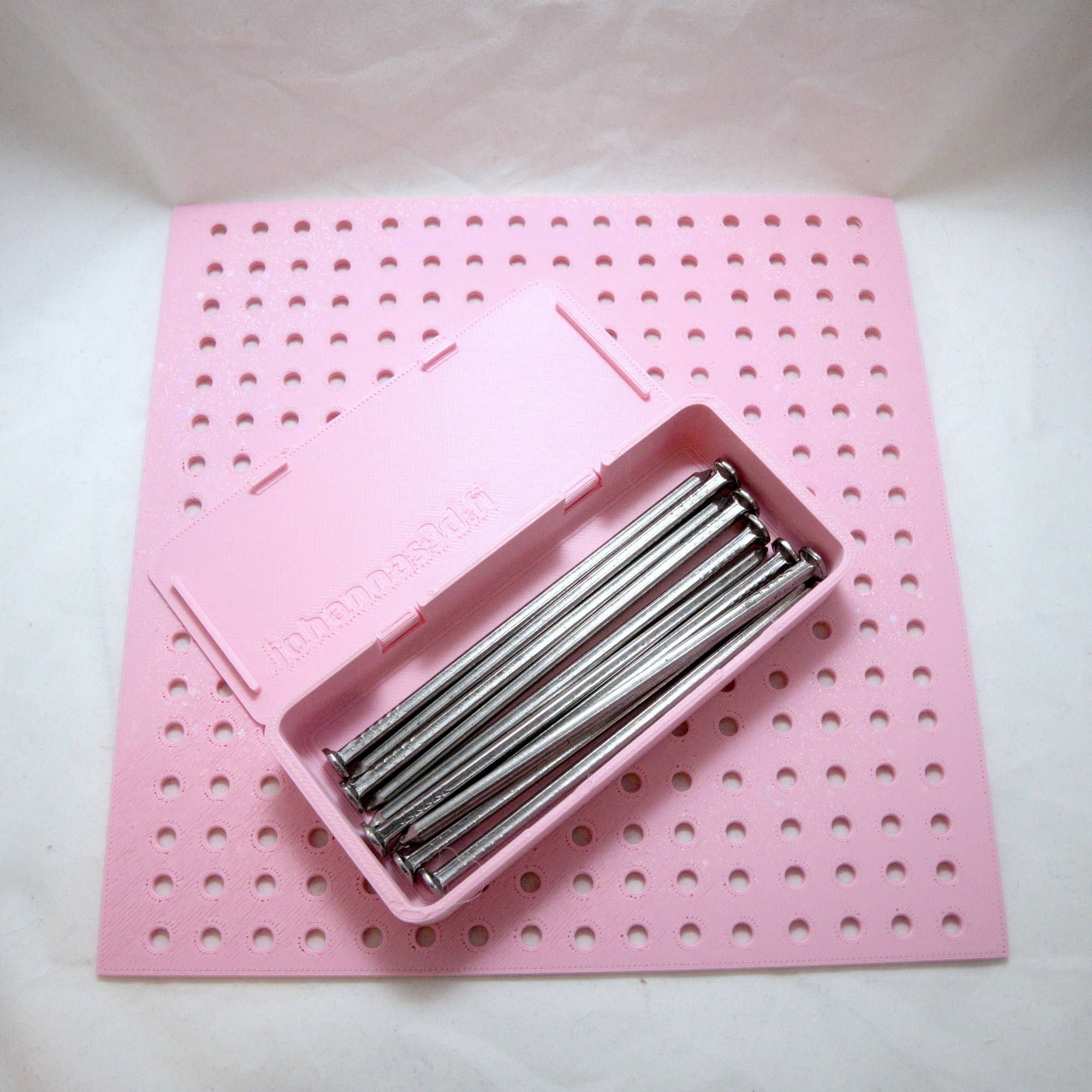 Pingotusalusta isoäidinneliöille ja afrikankukille