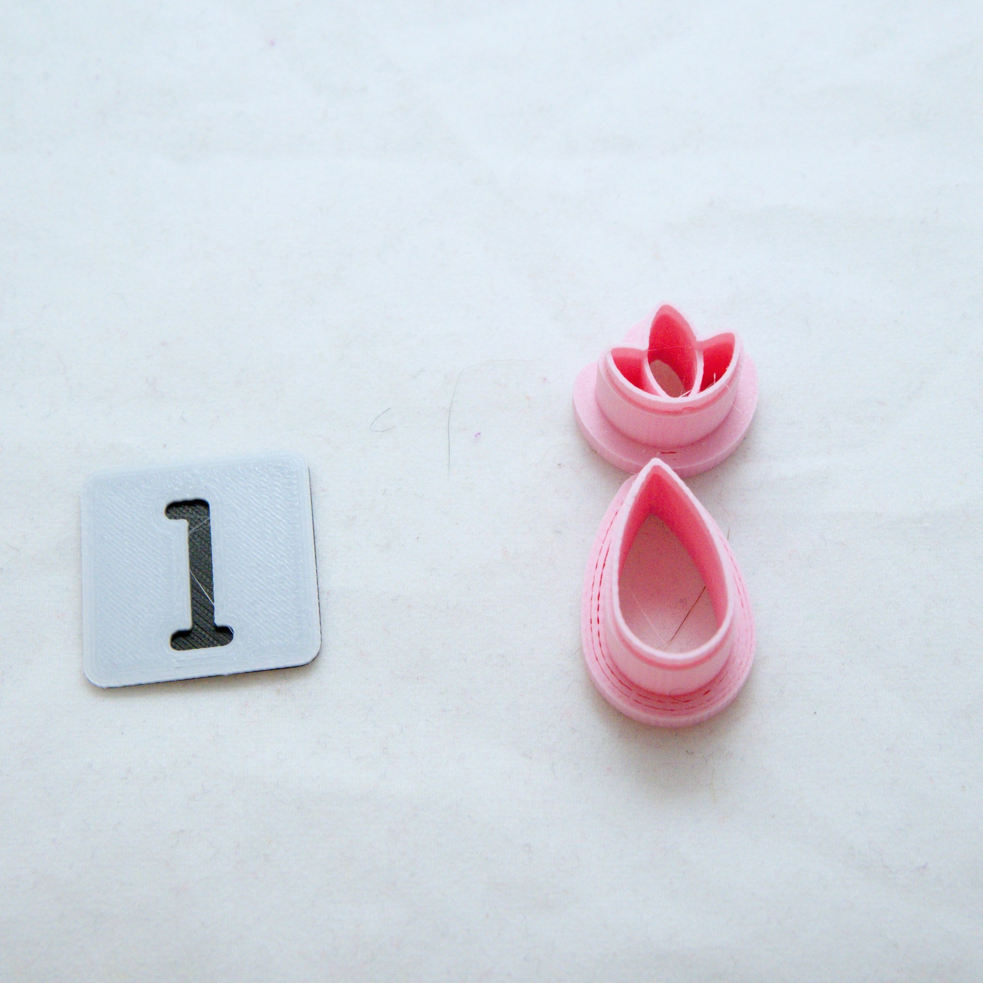 Lootuksen kukka ja pisara