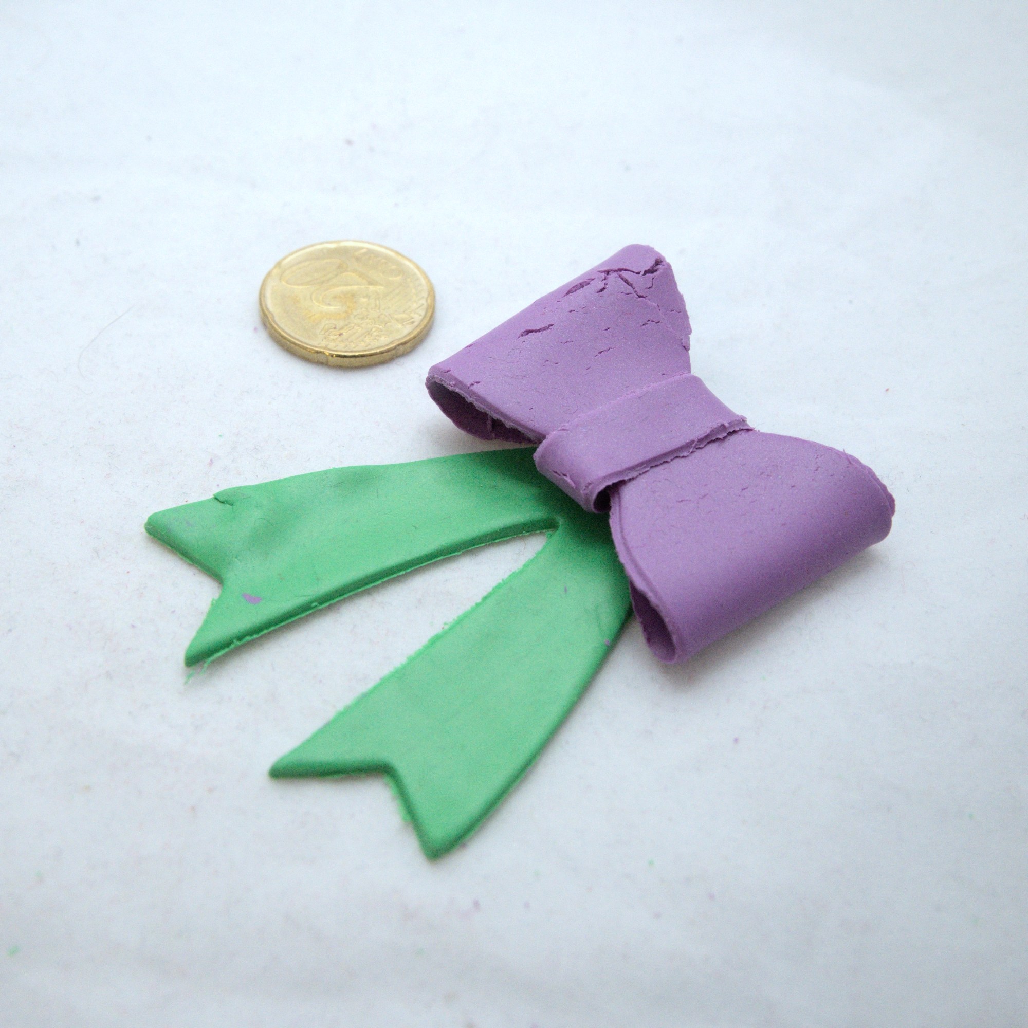 3-dimensional bow tie, long ribbon, large