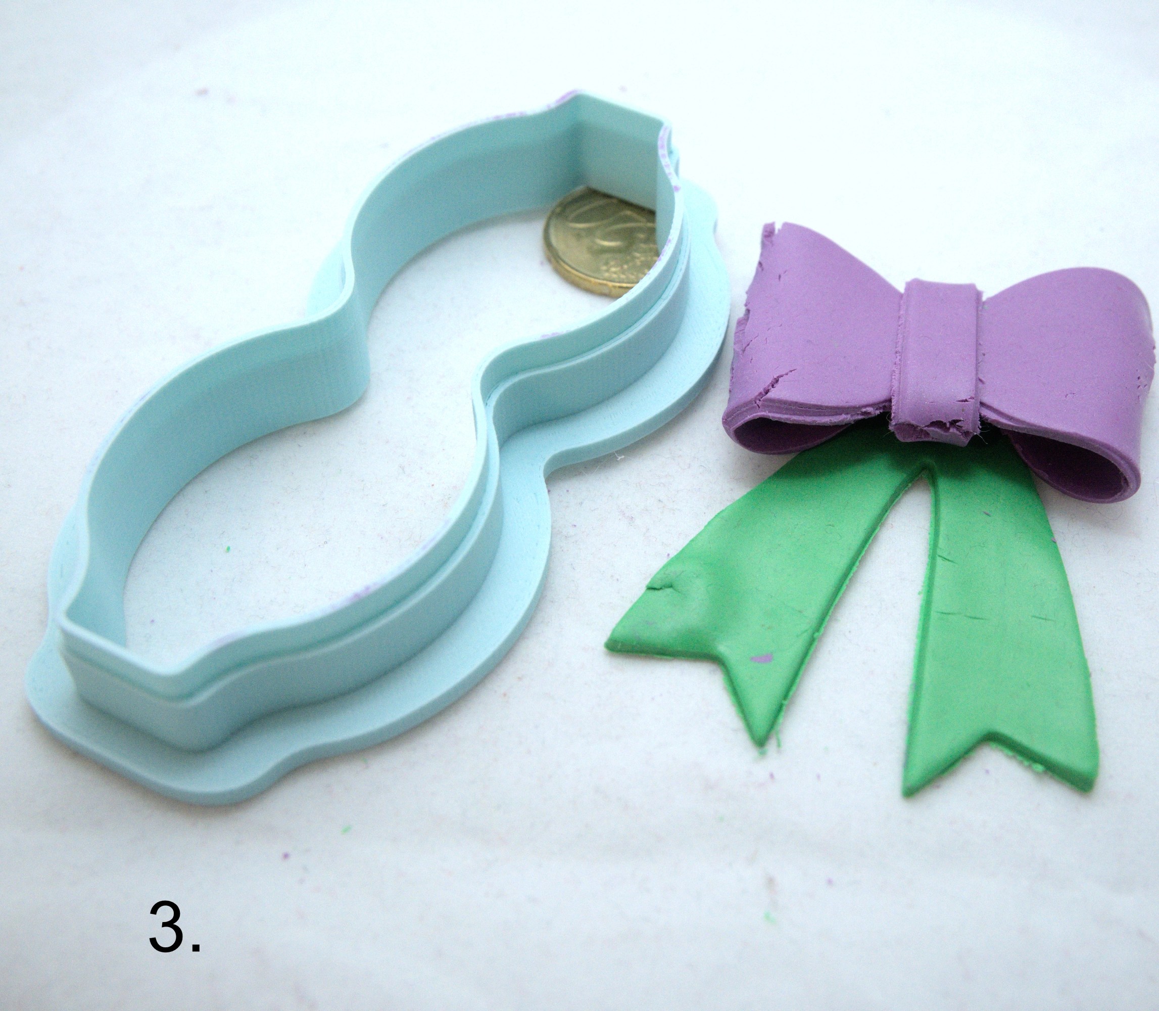 3-dimensional bow tie, long ribbon, large