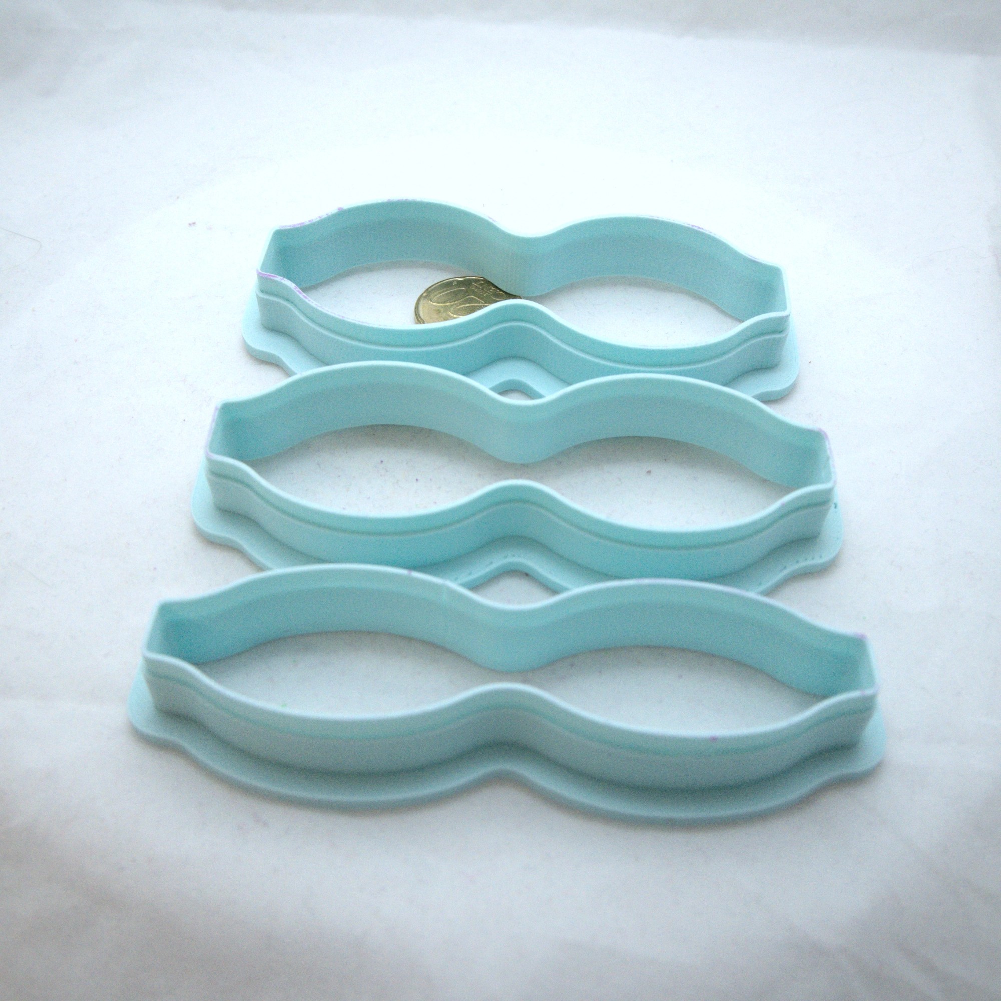 3-dimensional bow tie, long ribbon, large