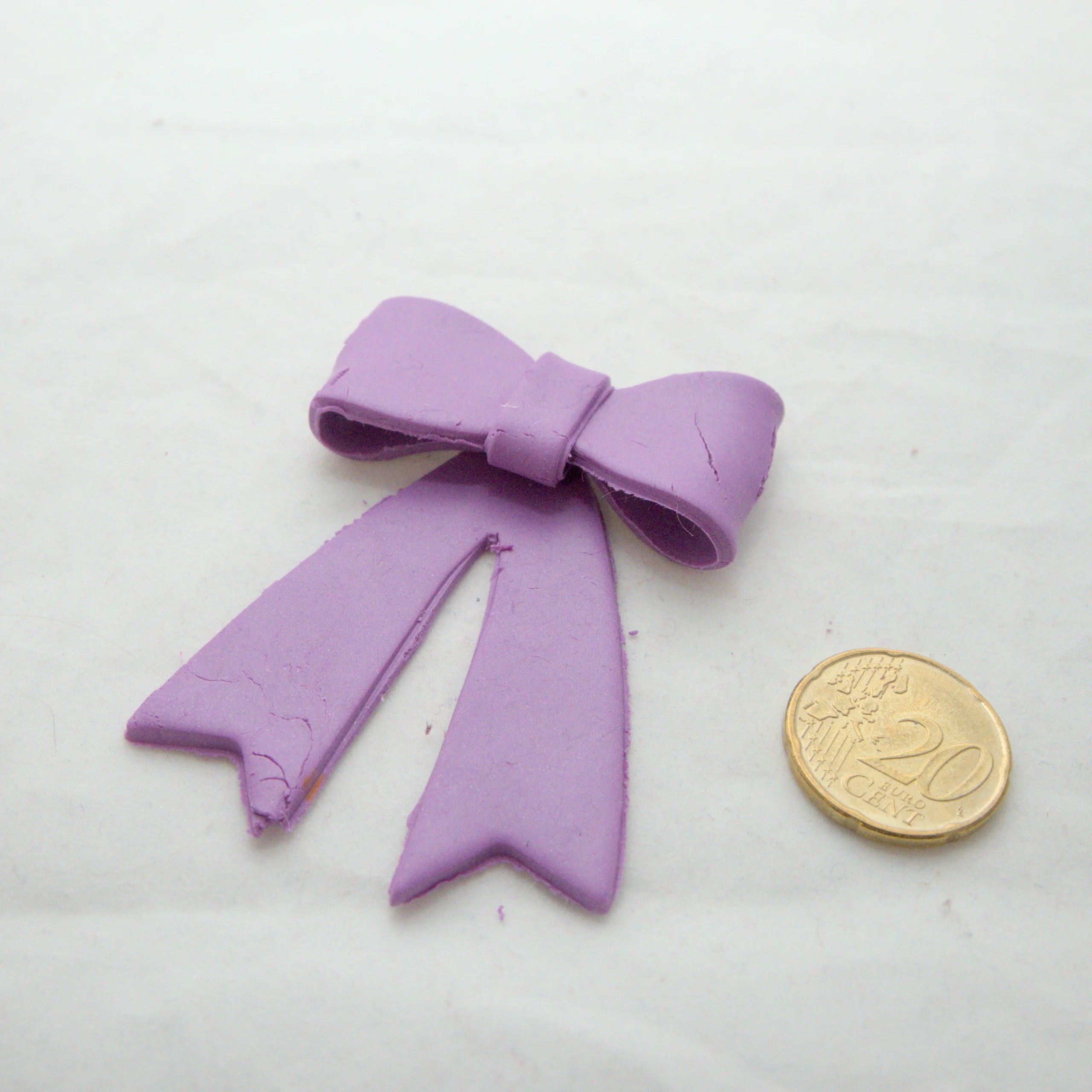 3-dimensional bow tie, long ribbon, large