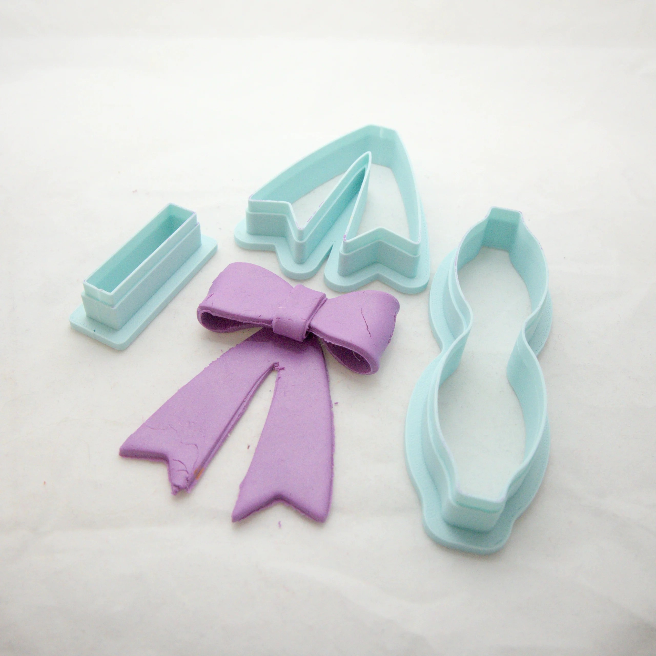 3-dimensional bow tie, long ribbon, large