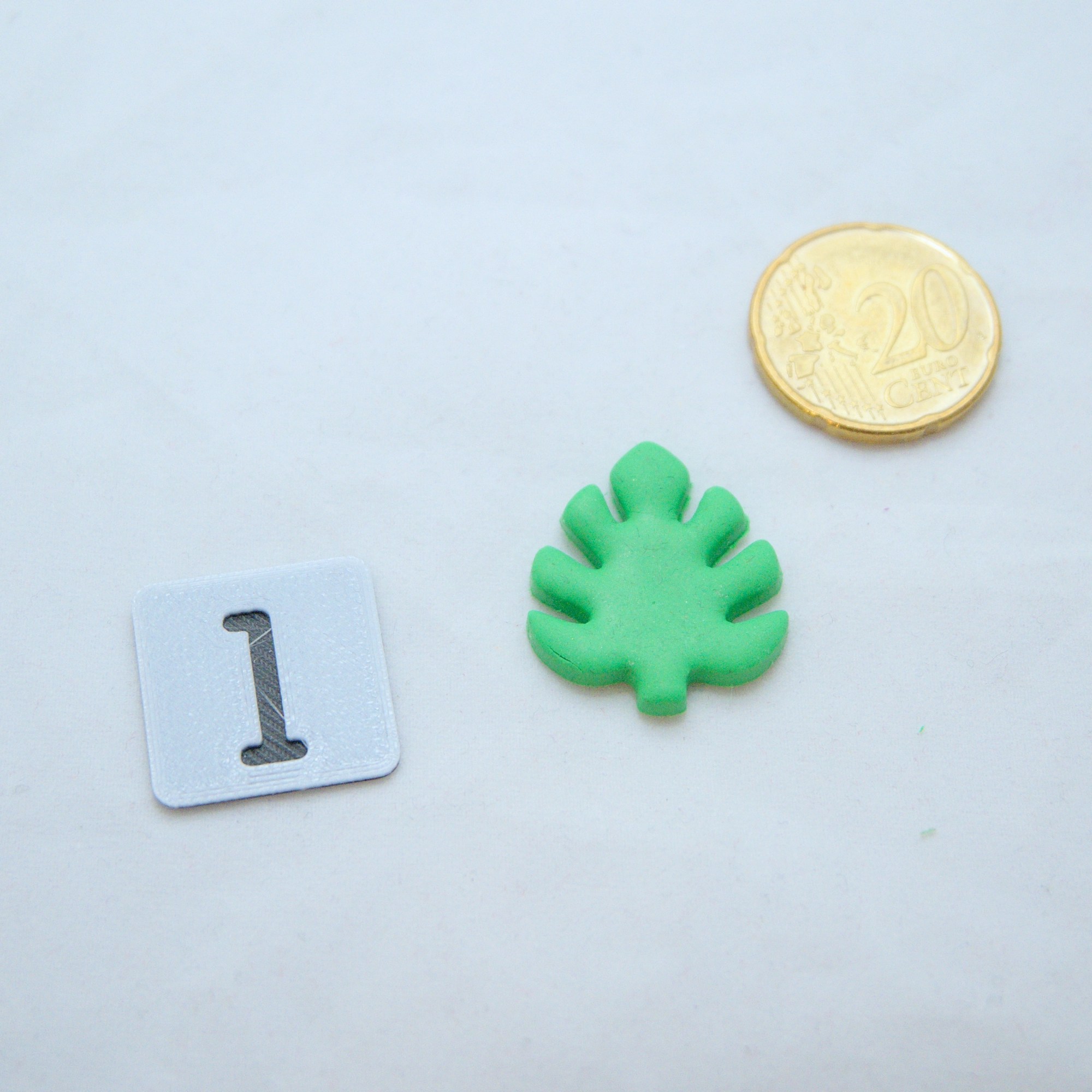 Leveä lehti askartelumassaleikkuri