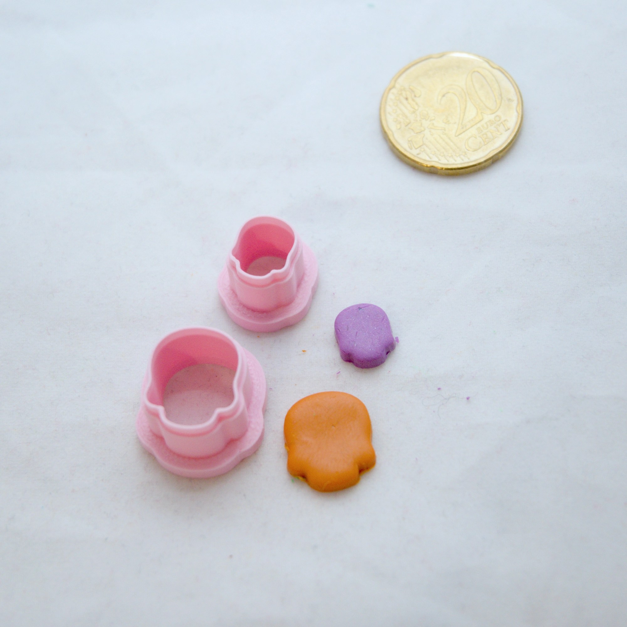 Pääkallo ääriviiva askartelumassaleikkuri (pyöreämpi)