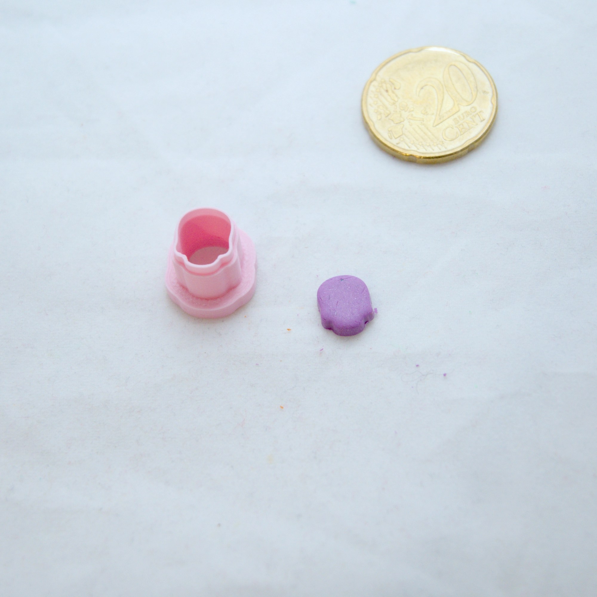 Pääkallo ääriviiva askartelumassaleikkuri (pyöreämpi)