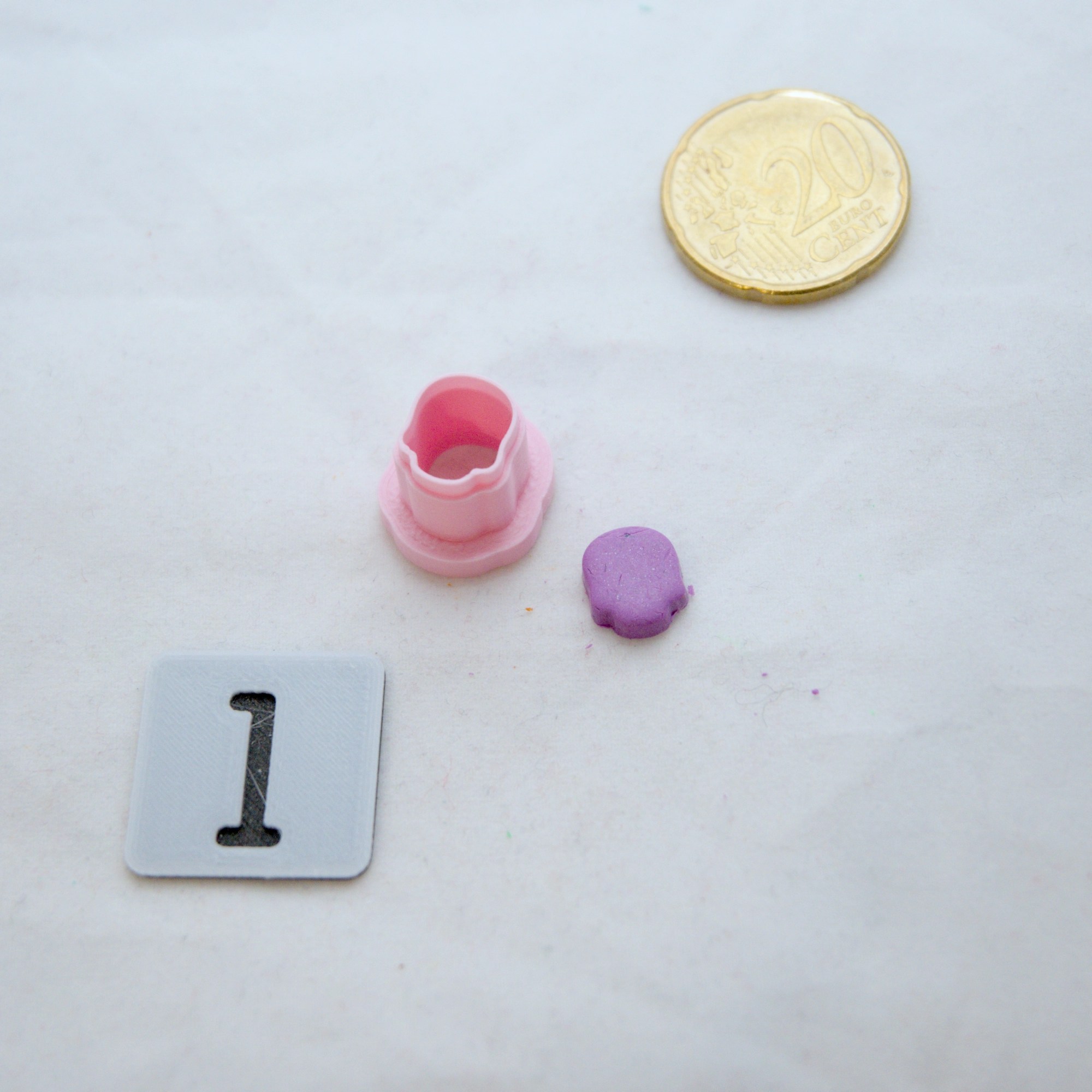 Pääkallo ääriviiva askartelumassaleikkuri (pyöreämpi)