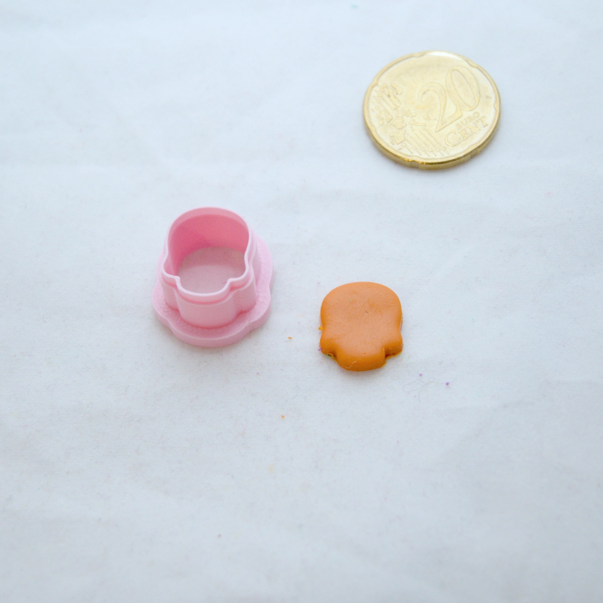 Pääkallo ääriviiva askartelumassaleikkuri (pyöreämpi)