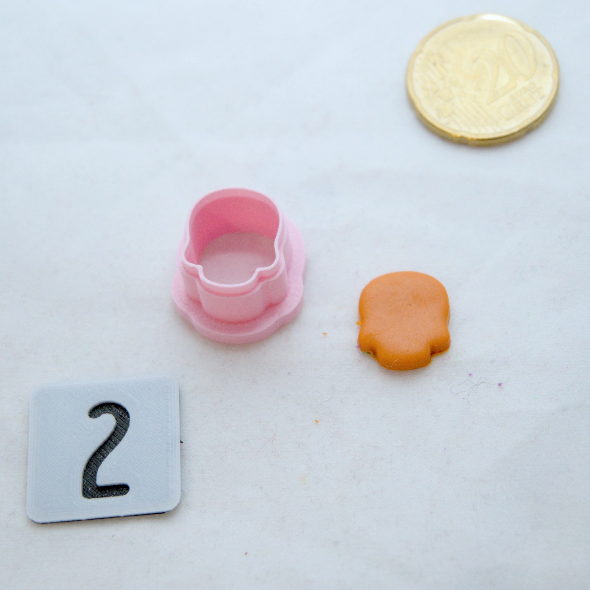 Pääkallo ääriviiva askartelumassaleikkuri (pyöreämpi)