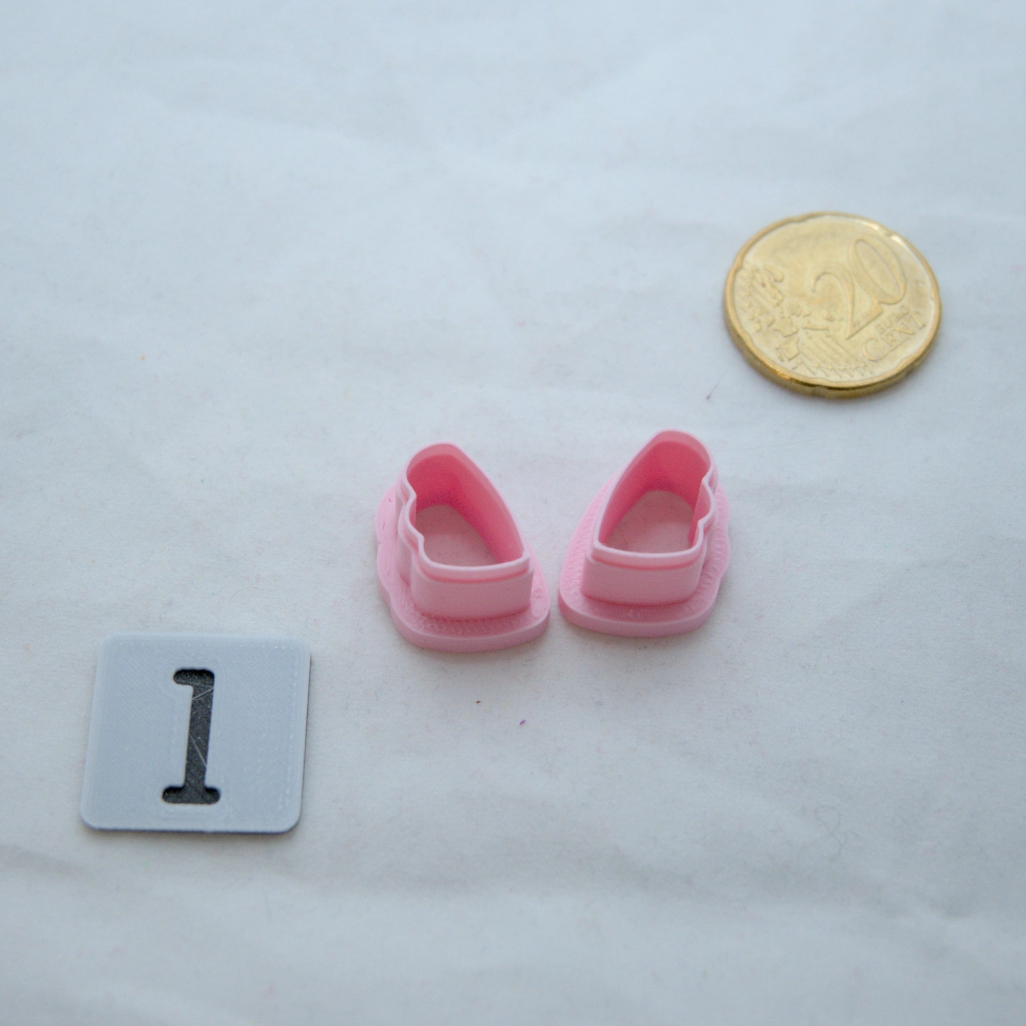 Pyöreä siipi askartelumassaleikkuripari