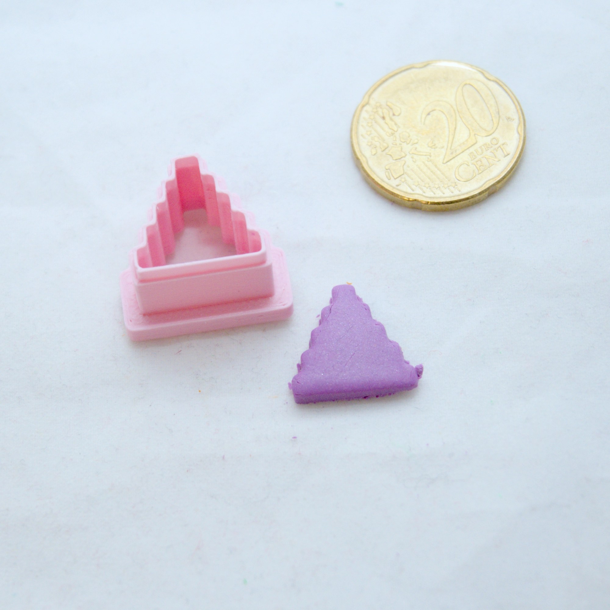 Pyramidi askartelumassaleikkuri