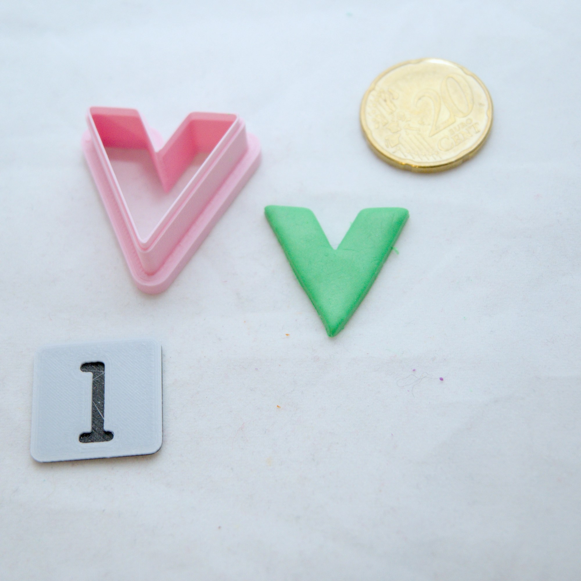 V askartelumassaleikkuri