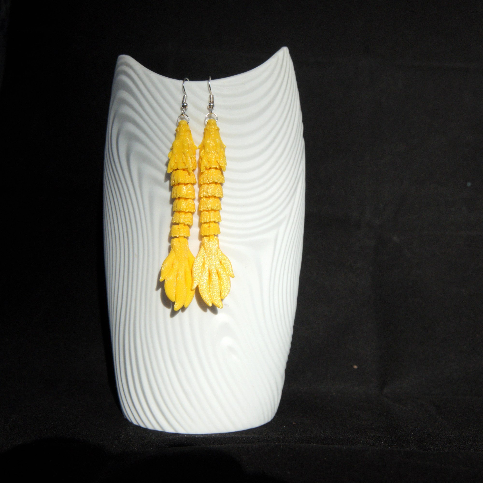 keltainen lohikäärmekorvakorupari