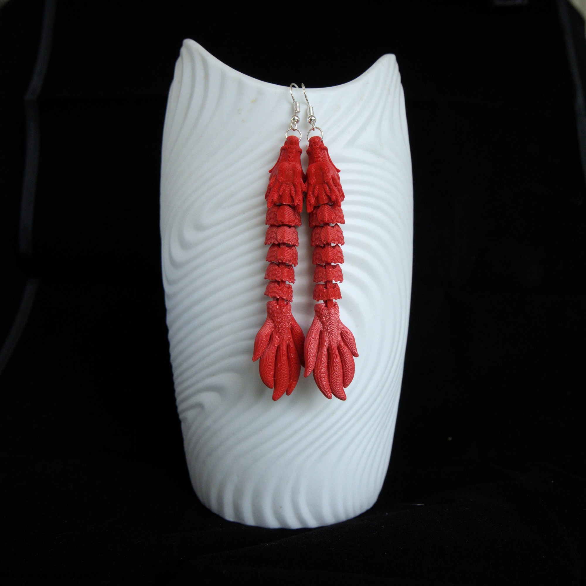 punainen lohikäärmekorvakorupari