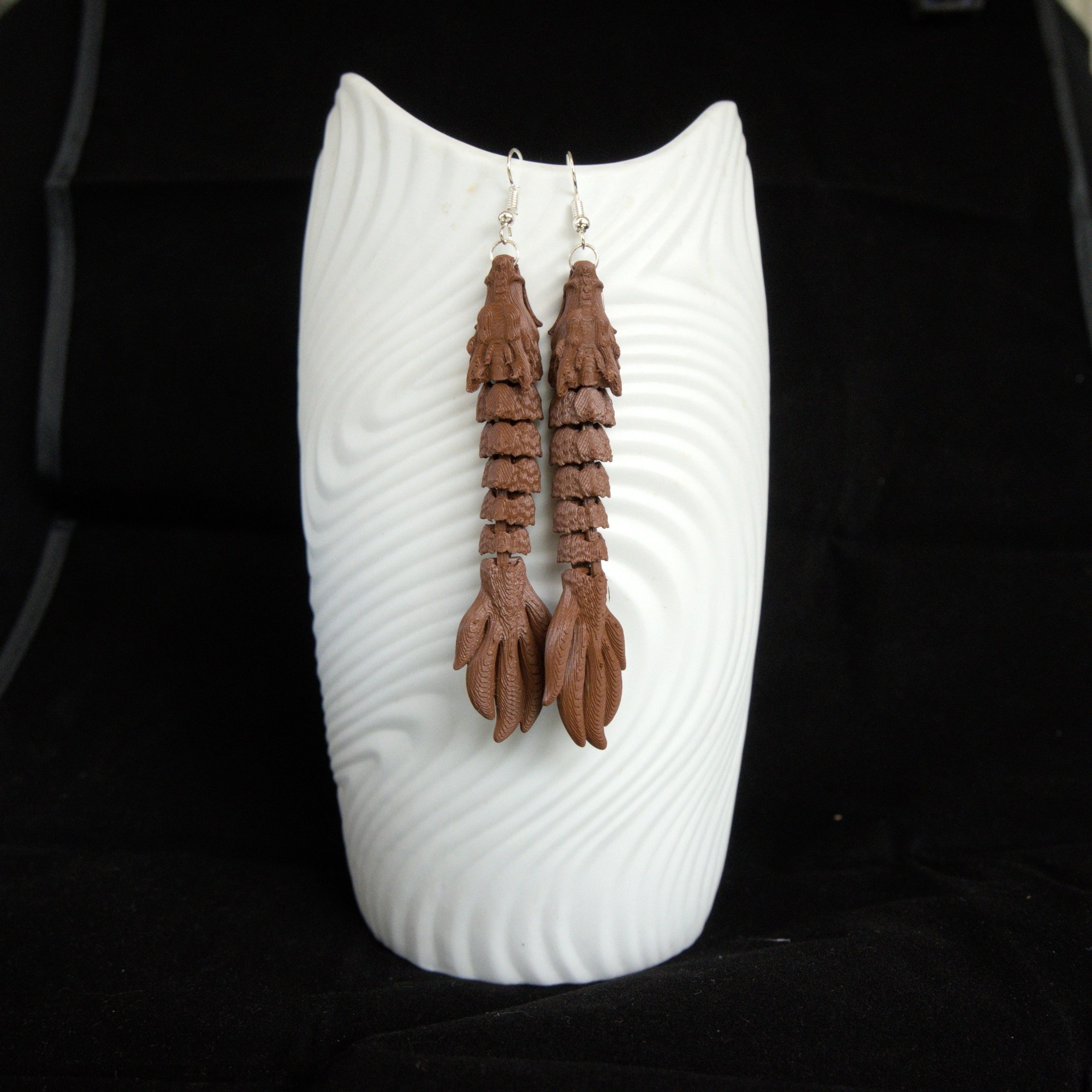 ruskea lohikäärmekorvakorupari