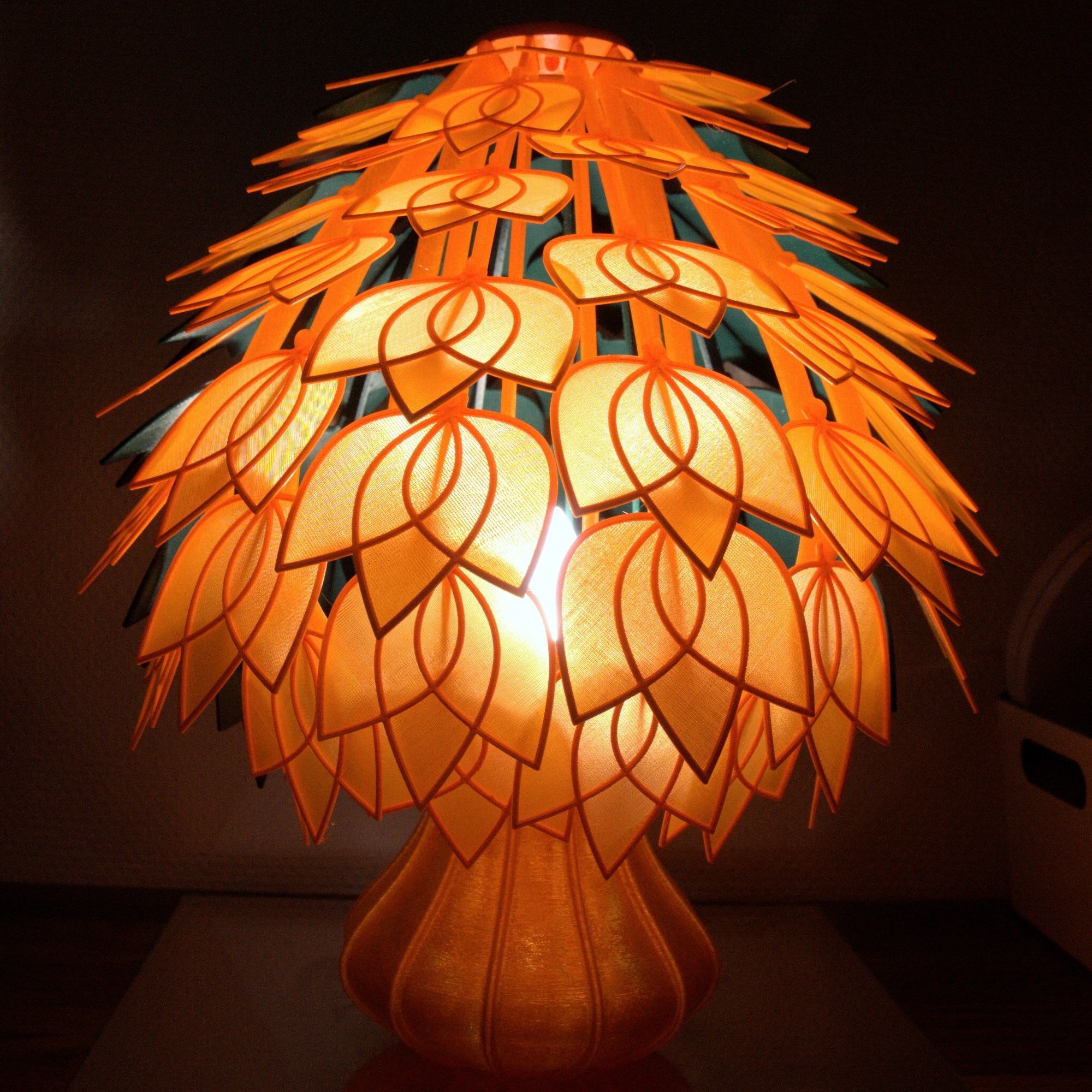 Kolmilehtipöytävalaisin