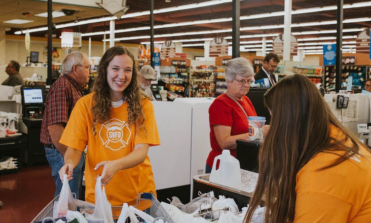 students serve Knoxville on the annual SGA service day