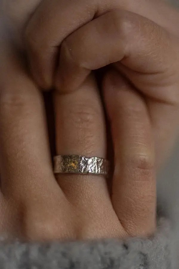 Anillo de plata hecho a fuego