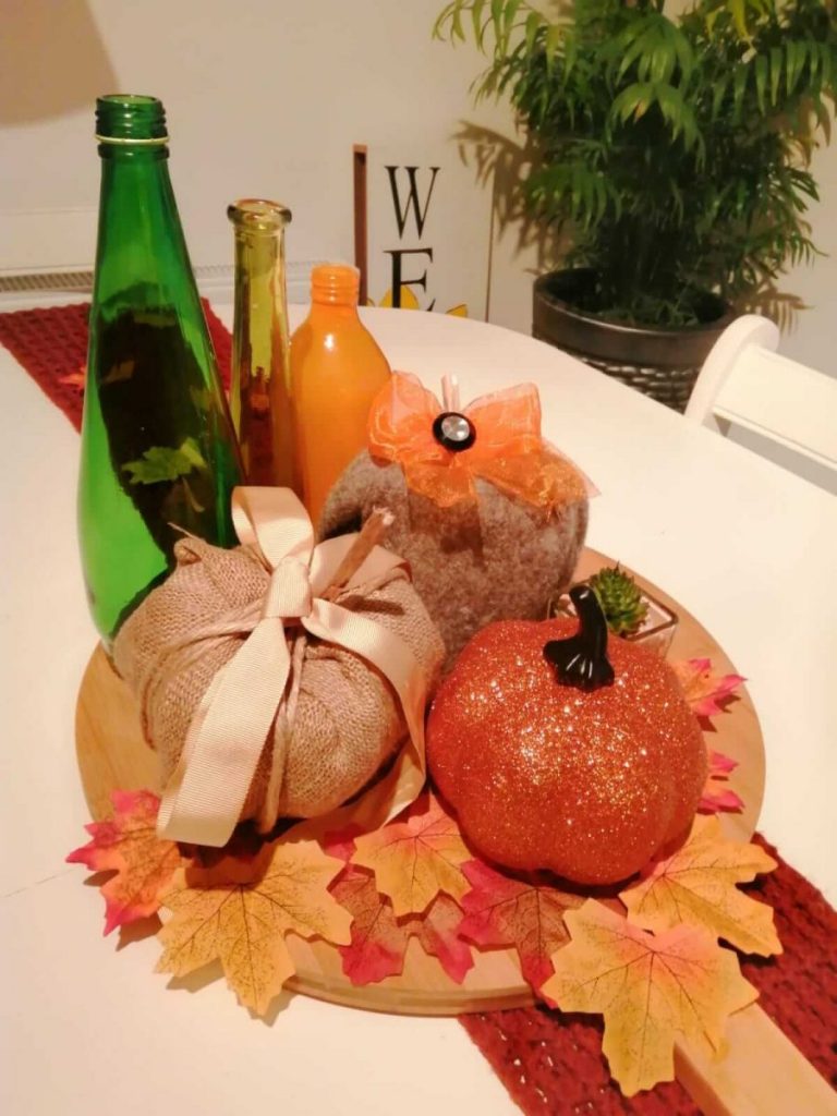 Fall tablescape created by Joleisa as part of their decorating for Fall on a budget post.