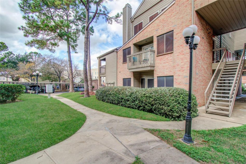 Katy single-family home for sale with landscaped front yard