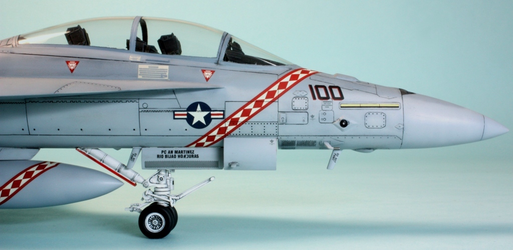 Hasegawa 1/48 F/A-18F SUPER HORNET 完成品 Amazon.com: Faller Hasegawa Accurate Scale Model : Arts