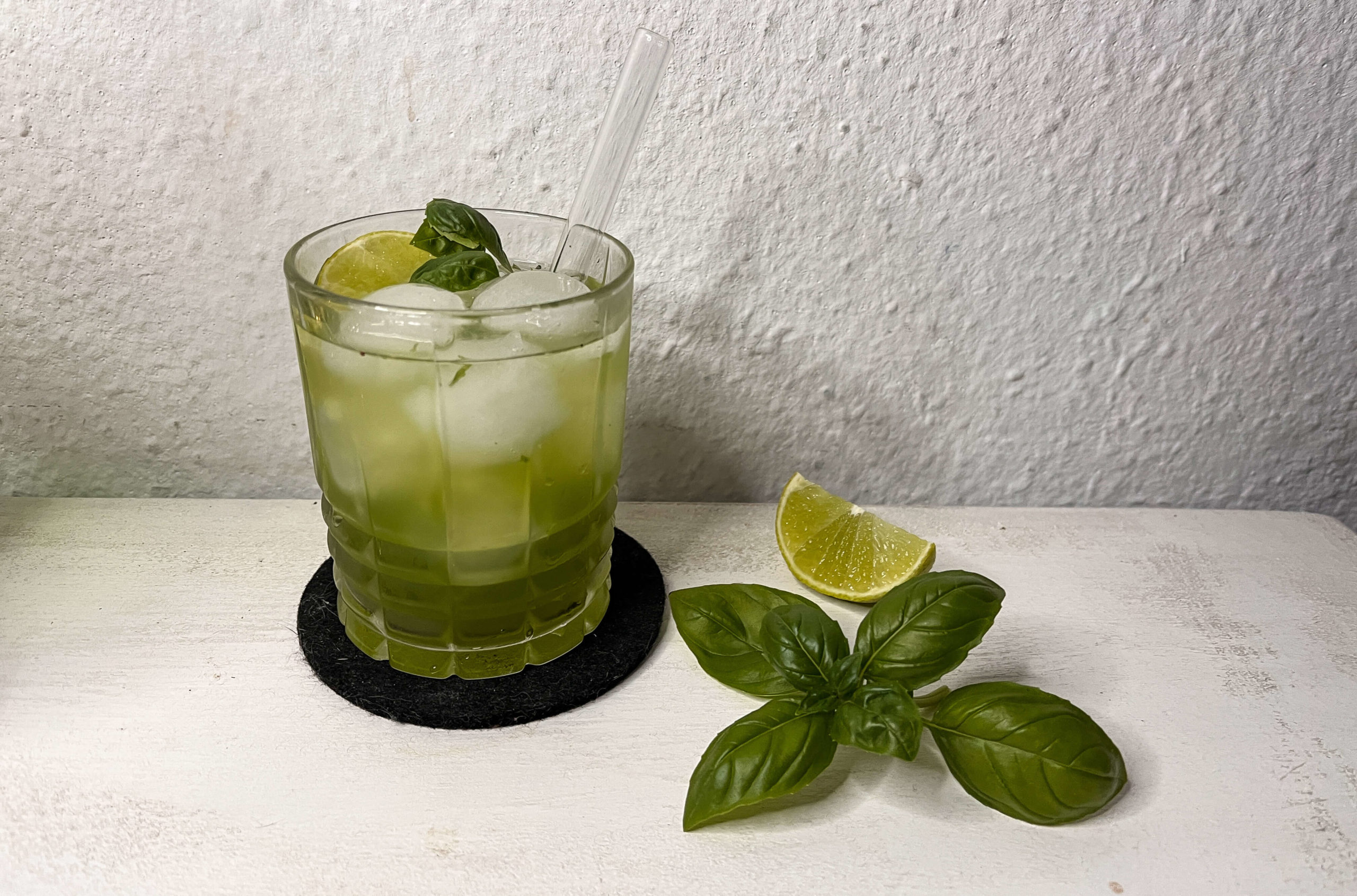 Gin Basil Smash Rezept und Geschichte des Cocktails