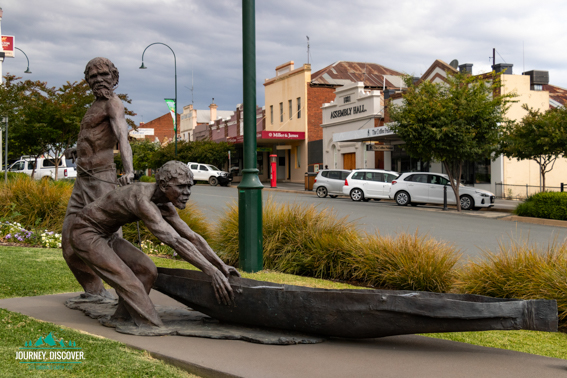 Great Rescue Statue of Yarri and Jacky Jacky